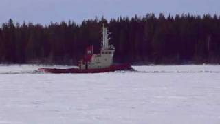 icebreaking Tugboat Valkyria and tankship Crystal amaranto [upl. by Esirehs323]