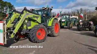 Agricoltori in protesta il raduno a Vetralla e il passaggio a Capranica [upl. by Doownel526]