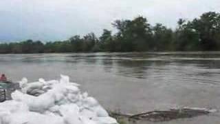 Flooding in Eddyville Iowa June 15 2008 [upl. by Henrik]