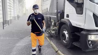 Etna tecnici al lavoro per pulire le strade di Catania dalla cenere [upl. by Wilser365]