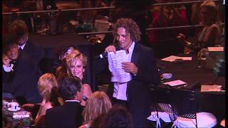 STARLITE GALA 2012 David Bisbal convence a Antonio Banderas para cantar a dúo [upl. by Llerdnam]