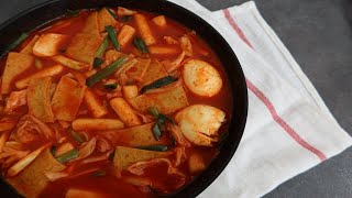 SUB 白鍾元食譜，超簡易版韓式辣炒年糕食譜떡볶이Tteokbokki  and Kitchen [upl. by Eimile620]