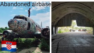 Verlaten Vliegveld van de Sovjet unie in Kroatië  Zeljava Airbase urbex [upl. by Ekihc621]