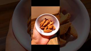 शक्कर पारे crispy shakkar para recipeviralvideo shorts cooking shakkarpara [upl. by Llertal]