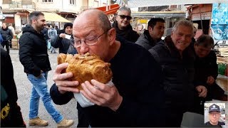 Max cornetto con frittola a Palermo  street food  Max colazione a Ballarò [upl. by Leamaj]