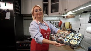 Goca Tržan  Čokoladni cupcakes sa višnjama [upl. by Jo-Anne469]