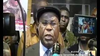 Etienne Tshisekedi acceuilli triomphalement par les combattants à Bruxelles le 19052011 [upl. by Kapeed]