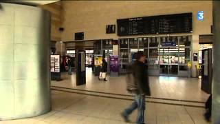 Poitiers  un piano dans la gare à disposition des passagers [upl. by Khalid]