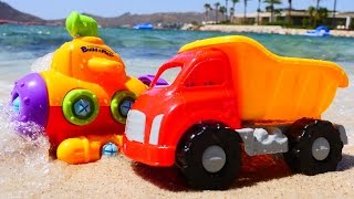 Camioncino alla ricerca di sottomarinoVideo per bambini Giochi sulla spiaggia [upl. by Cookie526]