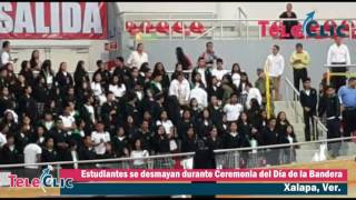 Estudiantes se desmayan durante Ceremonia del Día de la Bandera [upl. by Eisor]