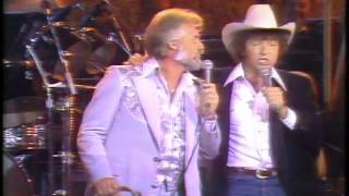 Kenny Rogers amp Mac Davis  Hard To Be Humble LIVE [upl. by Kiel]