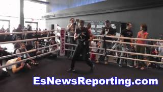 chris algieri shadow boxing before khan fight  EsNews Boxing [upl. by Bartosch]