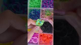 Easiest way to make loom bands [upl. by Trixi]