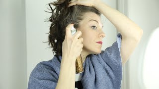 How to Trockenshampoo  Dryshampoo [upl. by Oer927]