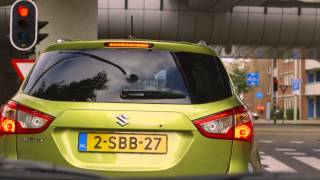 Suzuki SCross  Twee minuten proefrit [upl. by Adai]