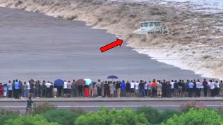 5 Minutes ago in China Qiantang River collapses huge waves sweep away tourists [upl. by Lasonde12]