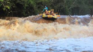 Rafting em Brotas  Primeiro Salto com rio cheio [upl. by Lyrrehs]