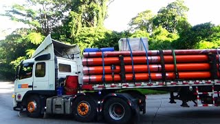 Dua Truk Trailer VOLVO Super Ganteng Libas Jalur Sitinjau Lauik [upl. by Anavrin560]