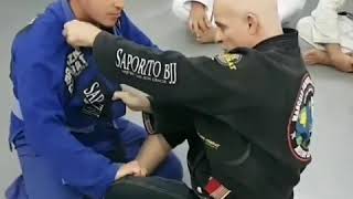 JiuJitsu  Estrangulamento com Pegada Dupla na mesma Lapela [upl. by Vandervelde]