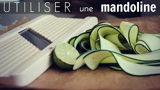 Comment utiliser une mandoline  Bases de la cuisine [upl. by Akoek]