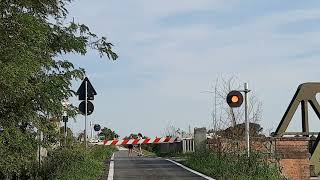 Level crossing 32  Campolongo Maggiore  Via Argine Sinistro railroadcrossing railway [upl. by Wesla961]