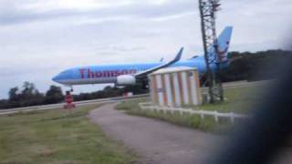 thomson 737 landing luton [upl. by Comstock766]