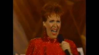 Maureen McGovern  Strike Up The Band Live [upl. by Lonny112]