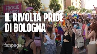 quotOggi siamo noi i partigiani della libertàquot in migliaia per le vie di Bologna per il Rivolta Pride [upl. by Ricca]