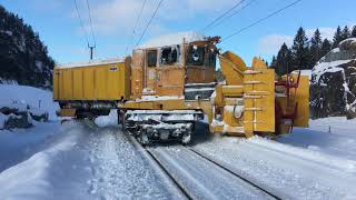 Beilhack railway snowblower 5012 turning around [upl. by Hniht132]