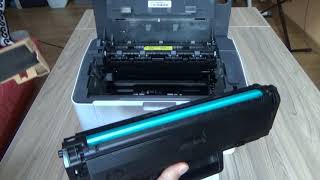 HP Laser 107a 107w  Replacing the Toner Cartridge W1106A [upl. by Armilda797]