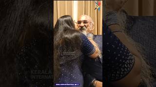 divya sridhar giving kiss to kriss venugopal after he sung  divya sreedhar  kriss venugopal [upl. by Hartman]