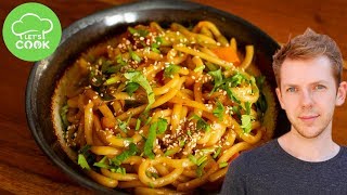 REZEPT Gebratene Udon Nudeln  15Min asiatisches Essen [upl. by Echo]