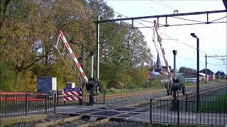 Spoorwegovergang Wolvega  Dutch railroad crossing [upl. by Acirrehs]