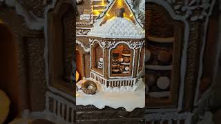 Hnědá svítící a hrající perníková chaloupka Gingerbread House na Lahomecz [upl. by Enilekcaj]