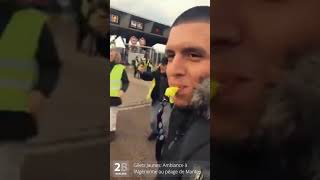 Ambiance à lAlgérienne des gilets jaunes au péage de Mantes Buchelay [upl. by Eido328]