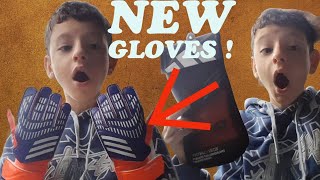 New Adidas Predator Junior Goalkeeper Training Gloves [upl. by Wiles]