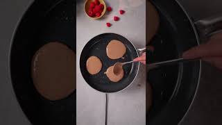 Chocopancakes met frambozen  shorts  Allerhande [upl. by Brine]