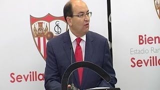 Sevilla FC presenta la camiseta para la final de UEFA [upl. by Llyrehc]