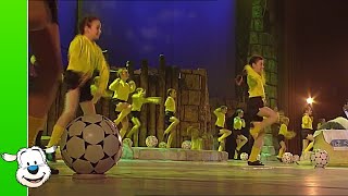 Samson amp Gert Kerstshow Iedereen is ziek  Wij willen voetballen 6 [upl. by Senhauser841]