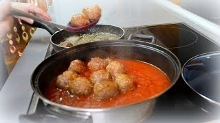 Albóndigas en salsa de tomate y patatas fritas [upl. by Crawford]