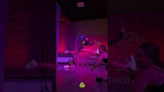 Acro Twerk on Elizabeth’s Class by Olina Popa [upl. by Annawot]