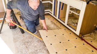 How to Remove Vinyl Flooring to Prep for an LVP Installation [upl. by Uhej]