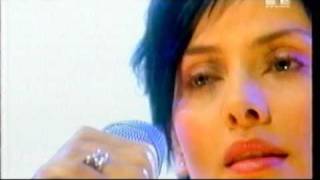 Natalie Imbruglia  Frightened Child Live 1998 [upl. by Annawyt]