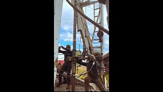 drilling operation rig operation drilling oil tripping [upl. by Nylikcaj]