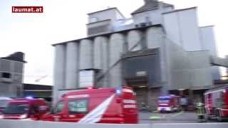 Großeinsatz der Feuerwehr bei Brand einer Maistrocknungsanlage in Hörsching [upl. by Vonnie]