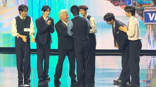 Dustin Hoffman presented the Best New Male Artist Award to TWS 🥲💕🩷 at the 2024 MAMA Awards [upl. by Bancroft]