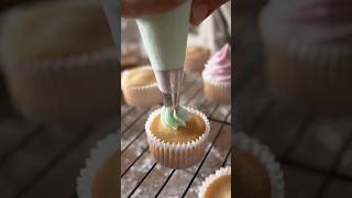 How to make cupcakes with gordonramsay [upl. by Karyn]