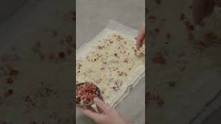 🐌 FlammkuchenSchnecken  Knuspriges Fingerfood 😋 rezept shorts flammkuchen backen fingerfood [upl. by Magdau]