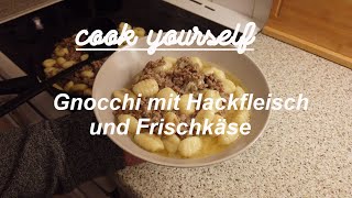 schnelles Abendessen  Gnocchi mit Hackfleisch und Frischkäse [upl. by Rebel737]