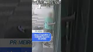 Idoso é agredido e roubado na porta de prédio [upl. by Chilton]